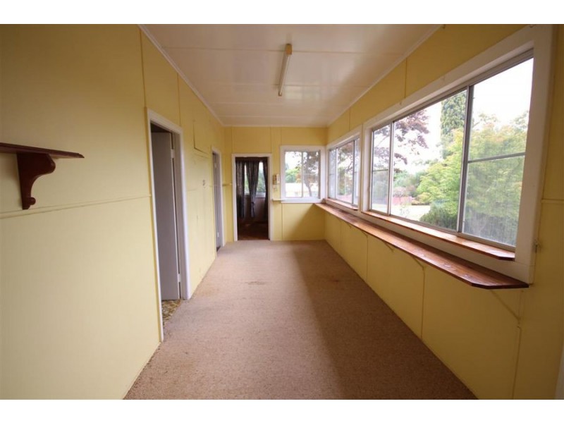 33 Logan Street, Tenterfield NSW 2372