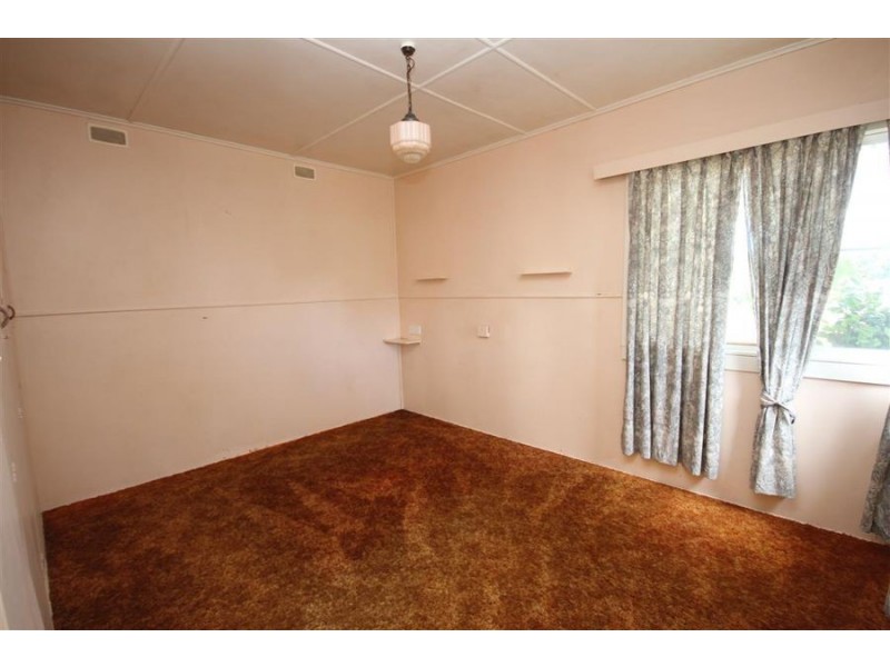 33 Logan Street, Tenterfield NSW 2372