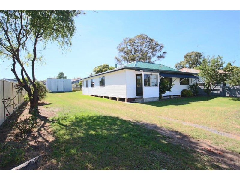 97 Scott Street, Tenterfield NSW 2372