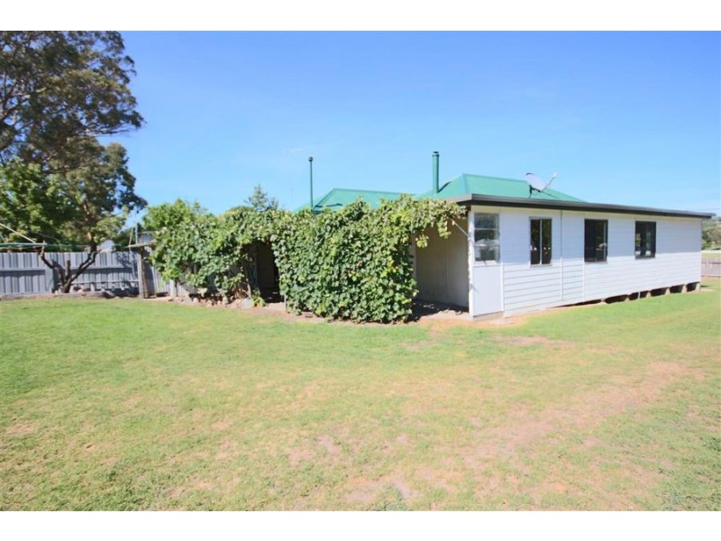 97 Scott Street, Tenterfield NSW 2372