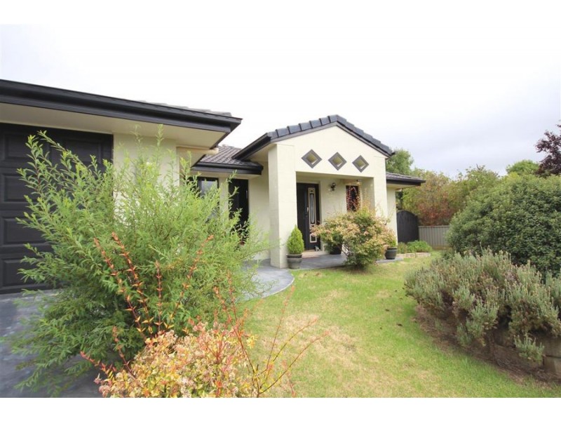 54 East Street, Tenterfield NSW 2372