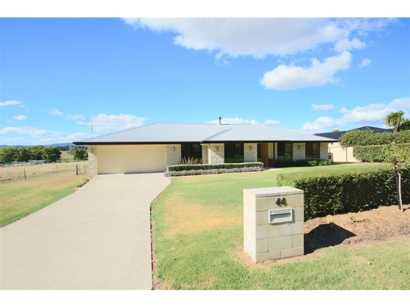 44 Riley Street, Tenterfield NSW 2372