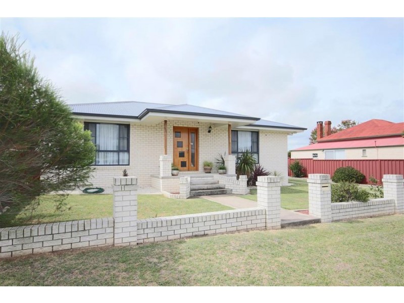 40 Railway Street, Tenterfield NSW 2372
