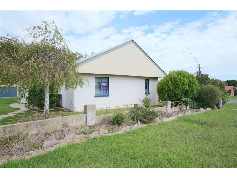 77 Cowper Street, Tenterfield NSW 2372