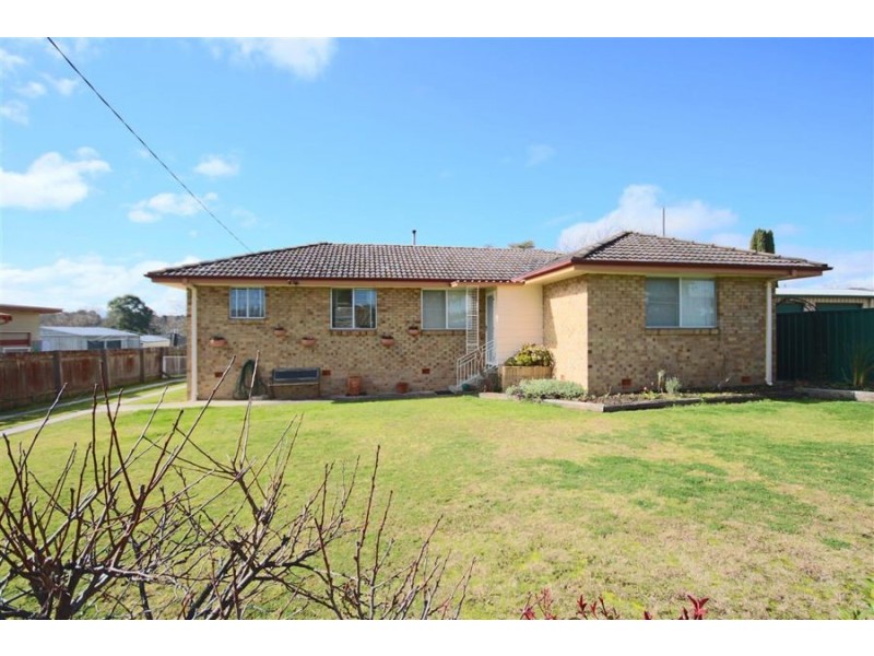 145 Logan Street, Tenterfield NSW 2372