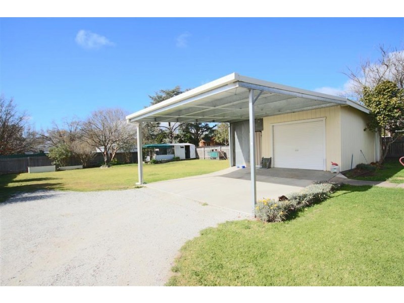 145 Logan Street, Tenterfield NSW 2372