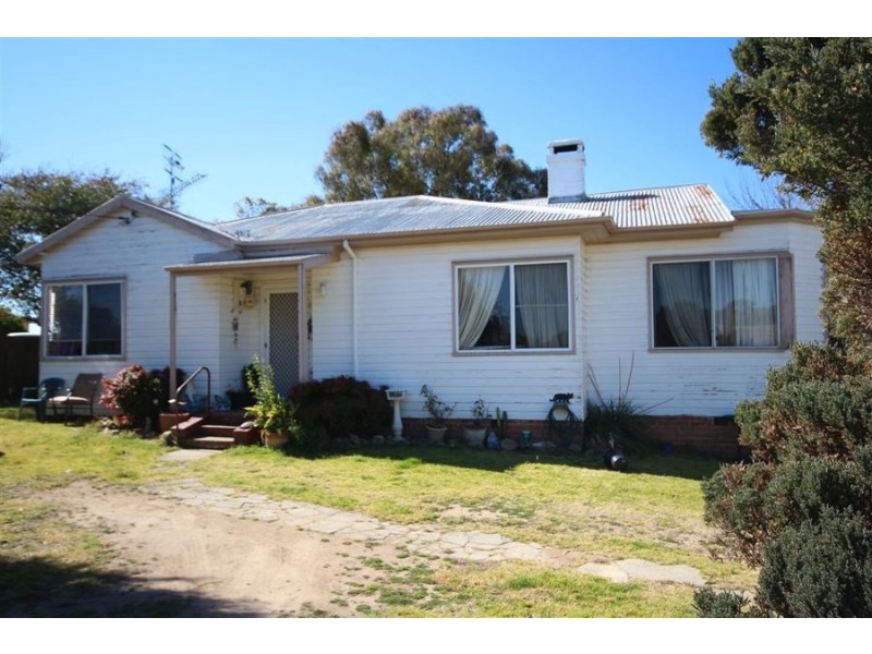36 Railway Avenue, Tenterfield NSW 2372