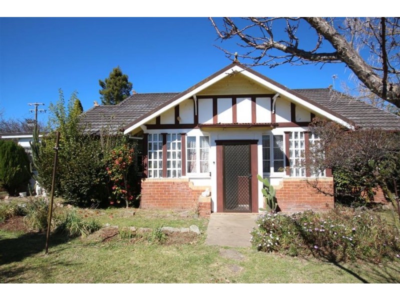 87 Martin Street, Tenterfield NSW 2372