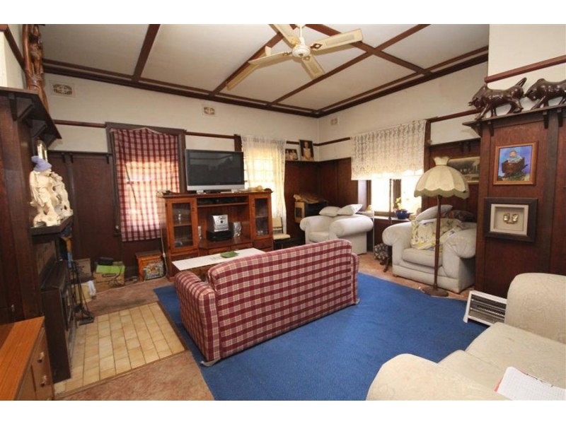 87 Martin Street, Tenterfield NSW 2372