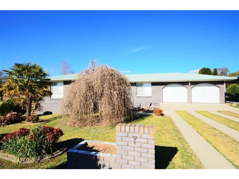 7 Logan Street, Tenterfield NSW 2372