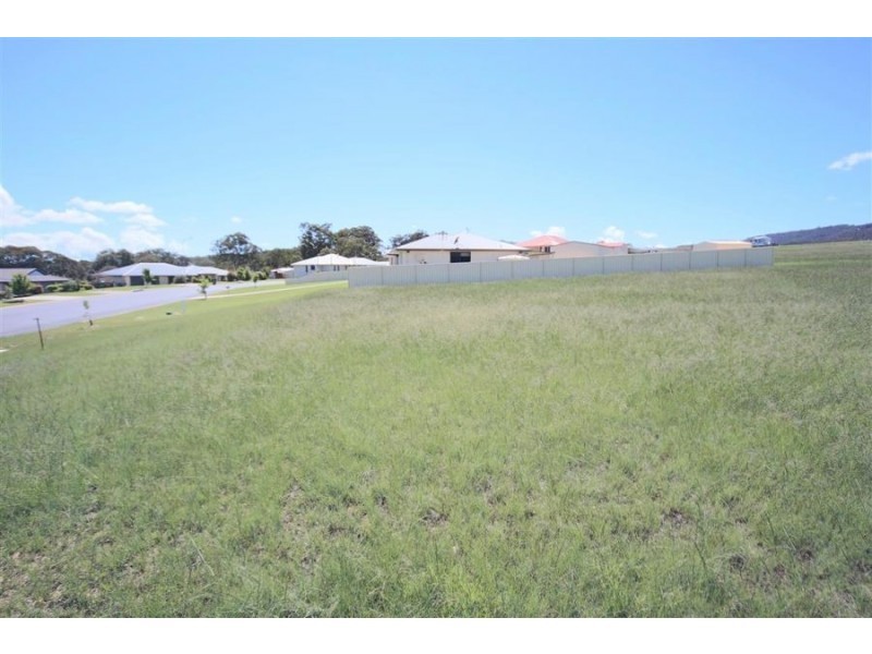 12 Parkes Drive, Tenterfield NSW 2372