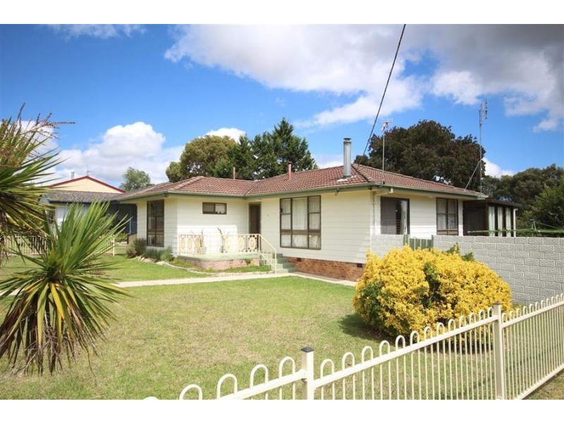 80 Logan Street, Tenterfield NSW 2372
