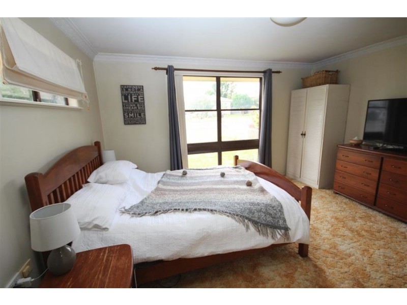 80 Logan Street, Tenterfield NSW 2372