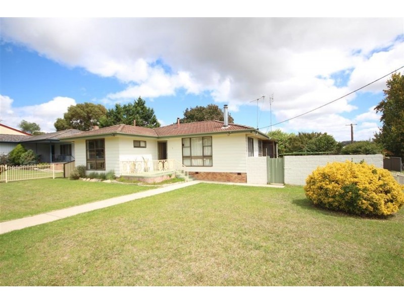 80 Logan Street, Tenterfield NSW 2372
