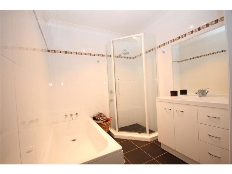 80 Logan Street, Tenterfield NSW 2372