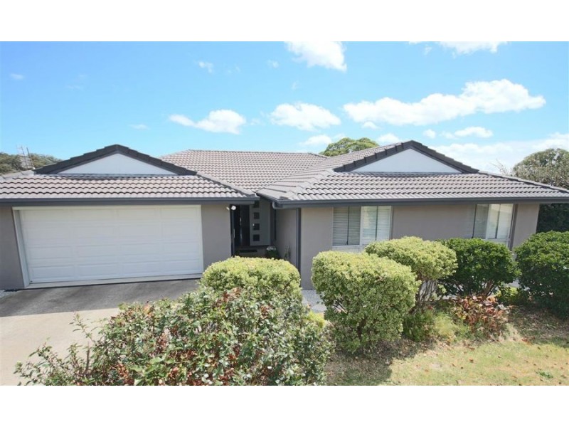 11 Parkes Drive, Tenterfield NSW 2372