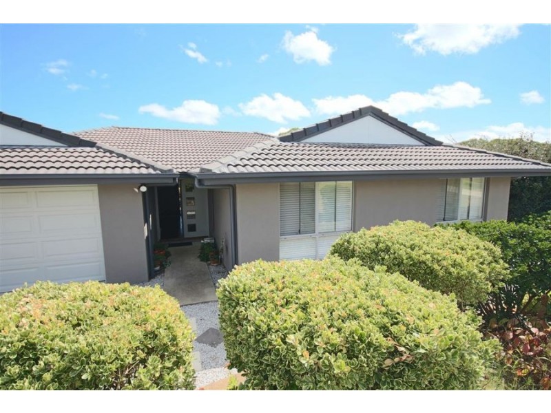 11 Parkes Drive, Tenterfield NSW 2372