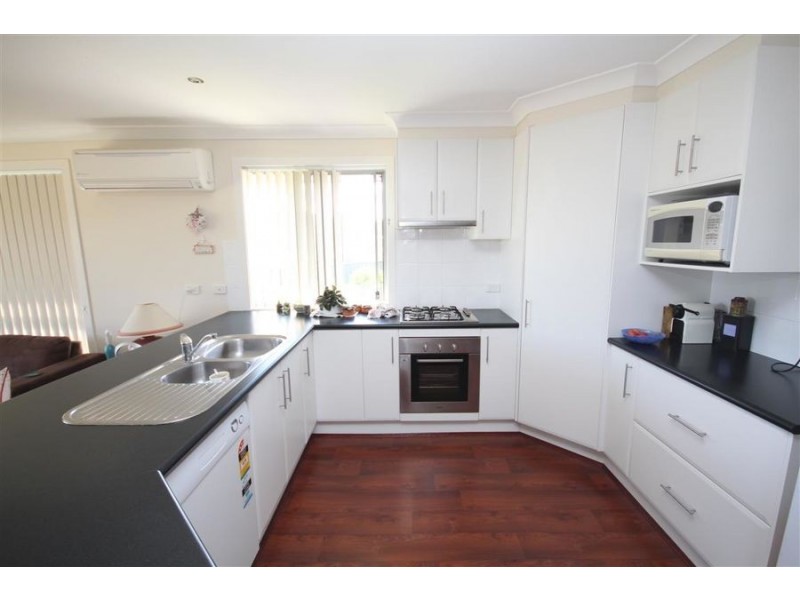 11 Parkes Drive, Tenterfield NSW 2372
