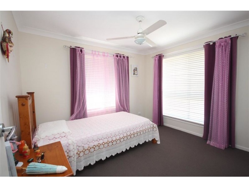 11 Parkes Drive, Tenterfield NSW 2372