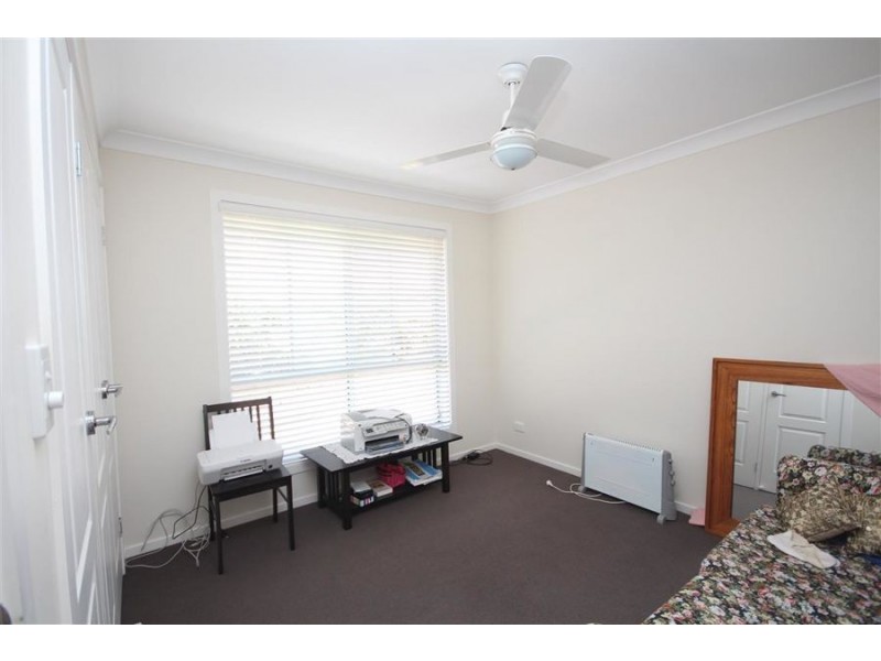 11 Parkes Drive, Tenterfield NSW 2372