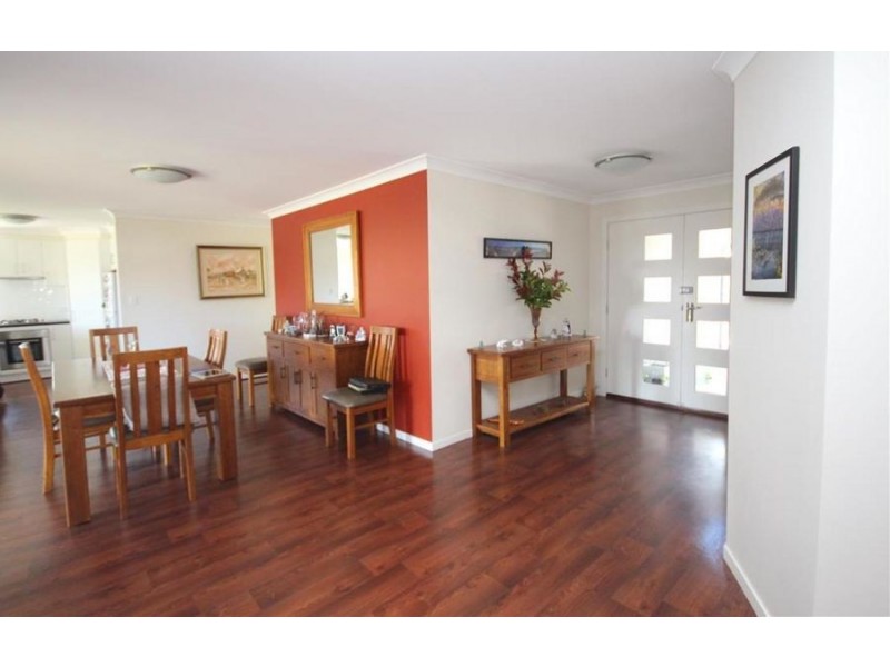 11 Parkes Drive, Tenterfield NSW 2372