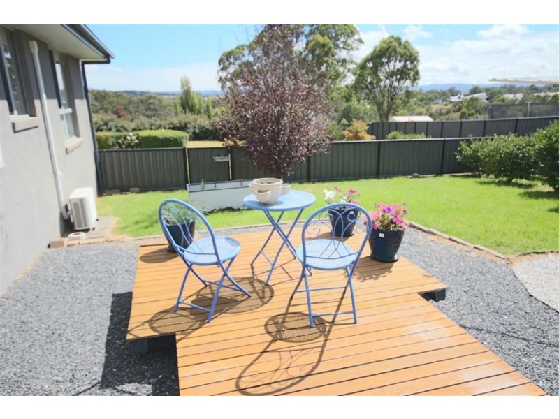 11 Parkes Drive, Tenterfield NSW 2372