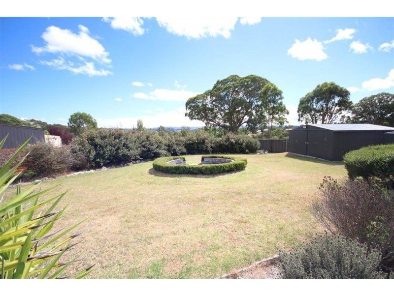 11 Parkes Drive, Tenterfield NSW 2372