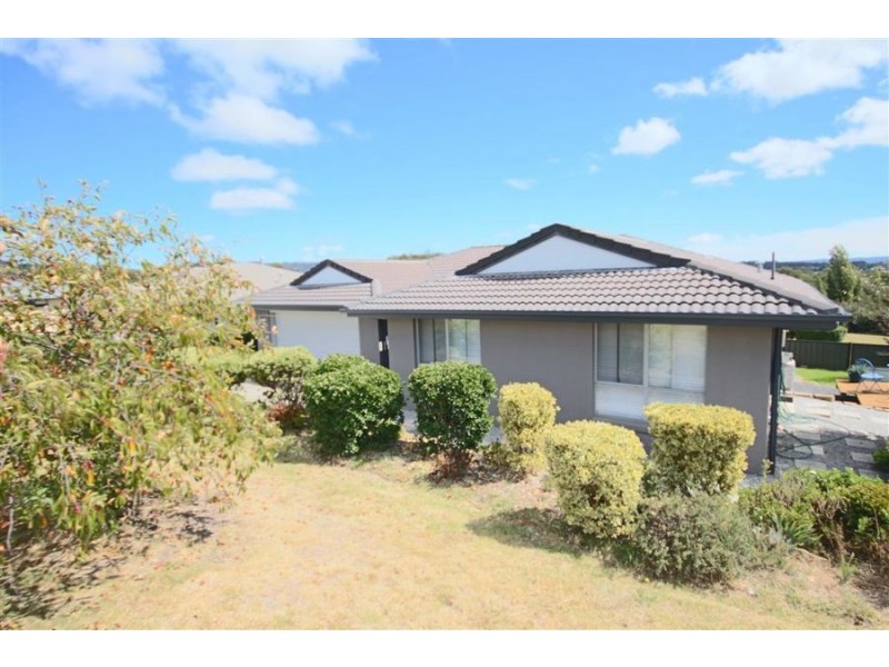 11 Parkes Drive, Tenterfield NSW 2372