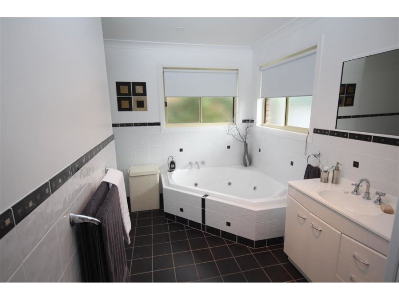70 Riley Street, Tenterfield NSW 2372