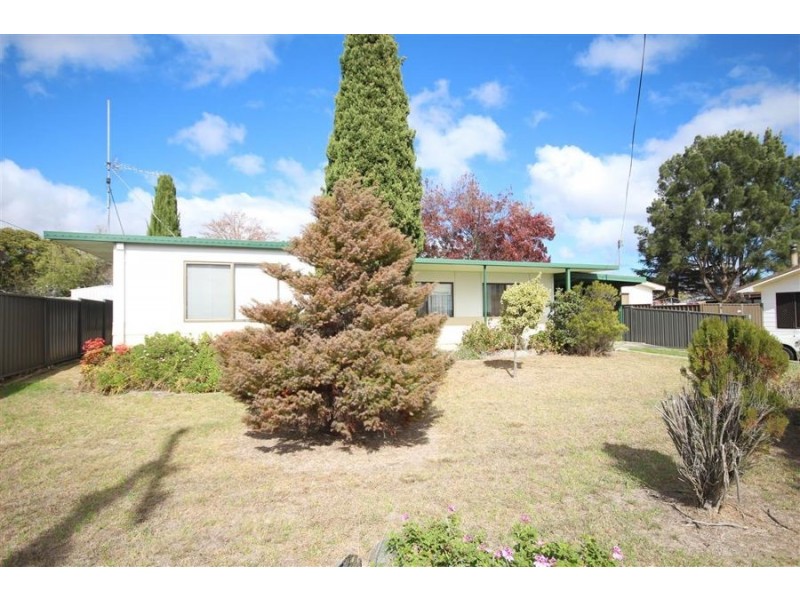 69 Clive Street, Tenterfield NSW 2372