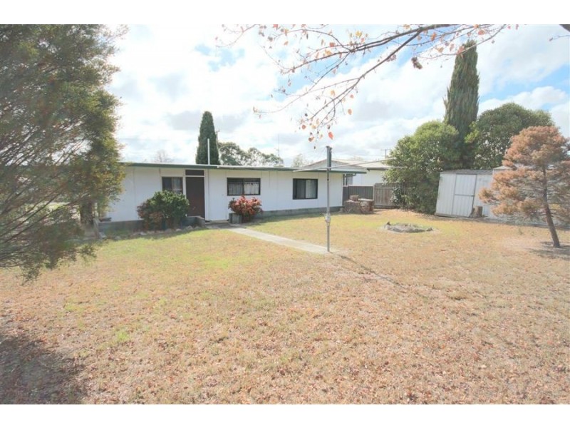 69 Clive Street, Tenterfield NSW 2372