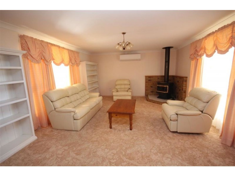 28 East Street, Tenterfield NSW 2372