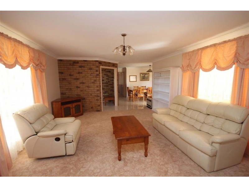 28 East Street, Tenterfield NSW 2372