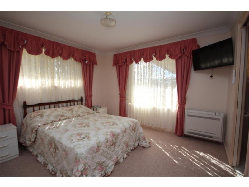 28 East Street, Tenterfield NSW 2372