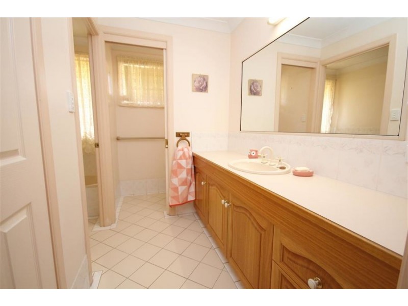 28 East Street, Tenterfield NSW 2372