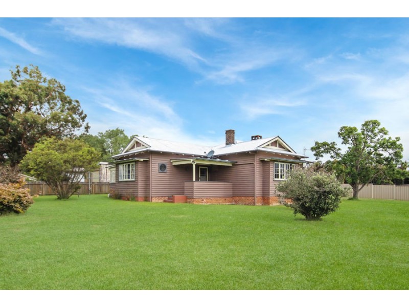 61 Clive Street, Tenterfield NSW 2372