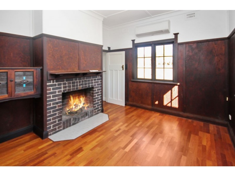 61 Clive Street, Tenterfield NSW 2372