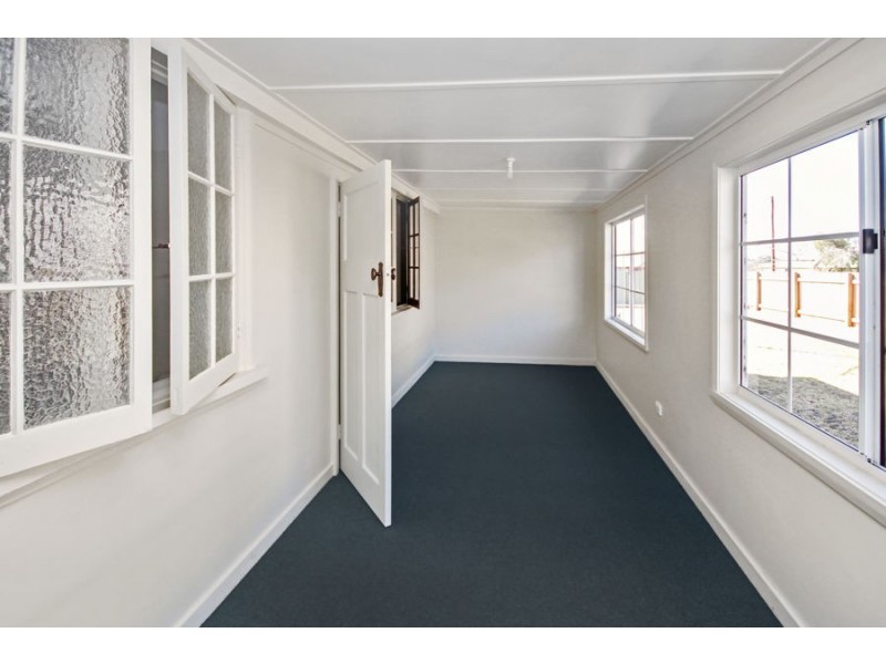 61 Clive Street, Tenterfield NSW 2372