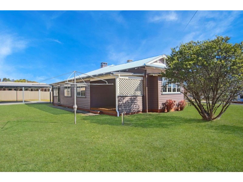 61 Clive Street, Tenterfield NSW 2372
