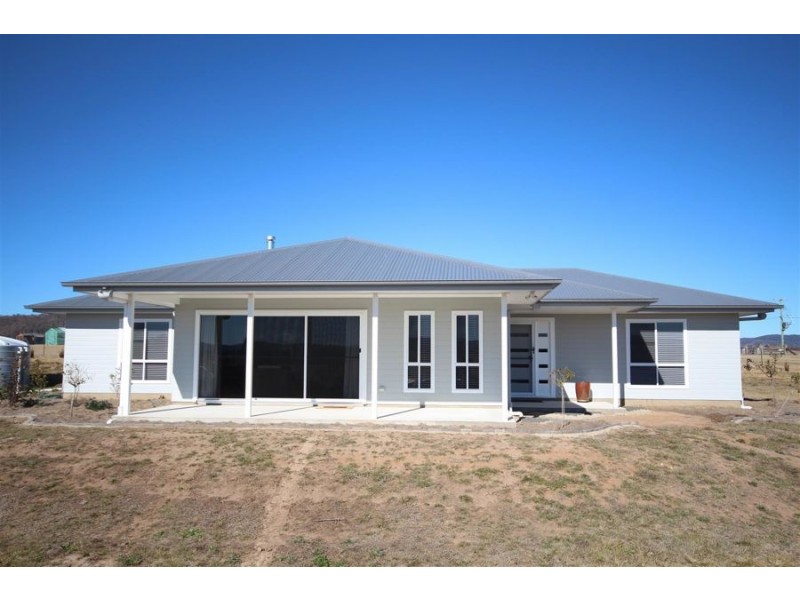 303 East Street, Tenterfield NSW 2372