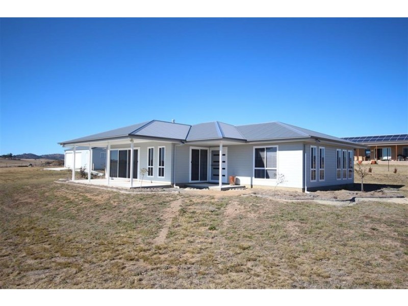 303 East Street, Tenterfield NSW 2372