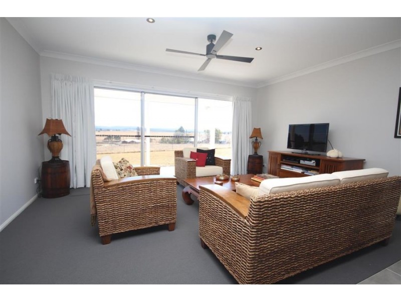 303 East Street, Tenterfield NSW 2372