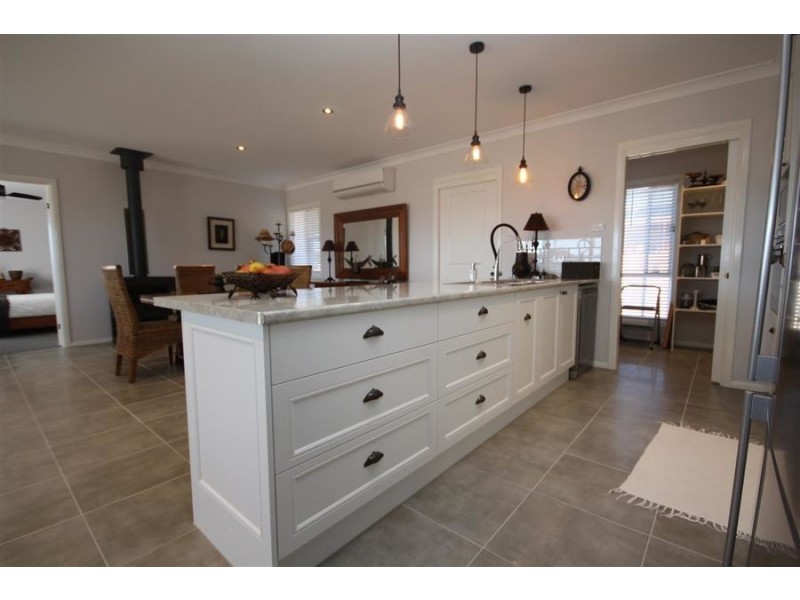 303 East Street, Tenterfield NSW 2372