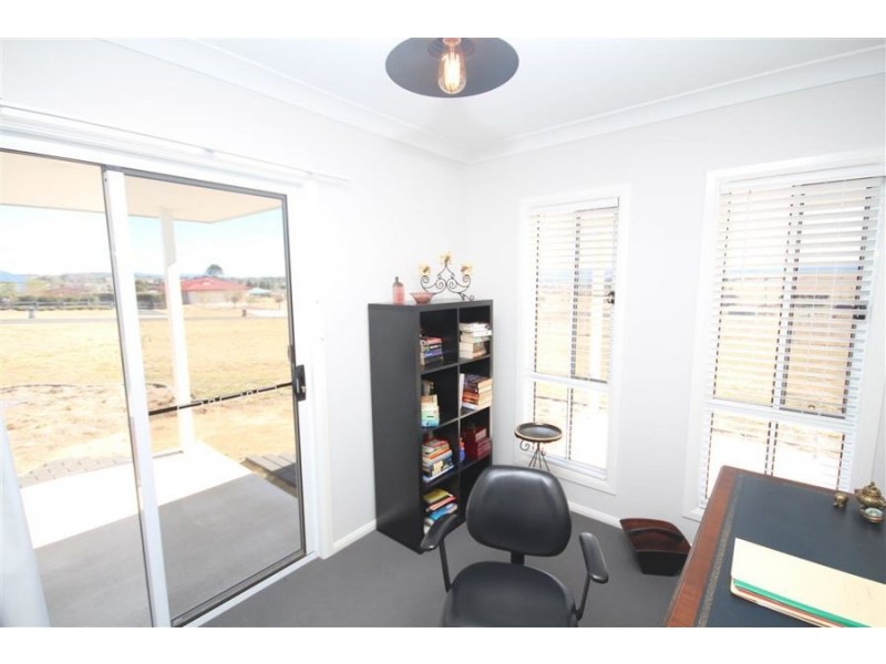 303 East Street, Tenterfield NSW 2372