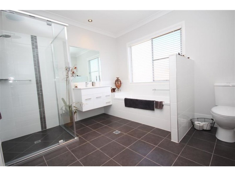 303 East Street, Tenterfield NSW 2372