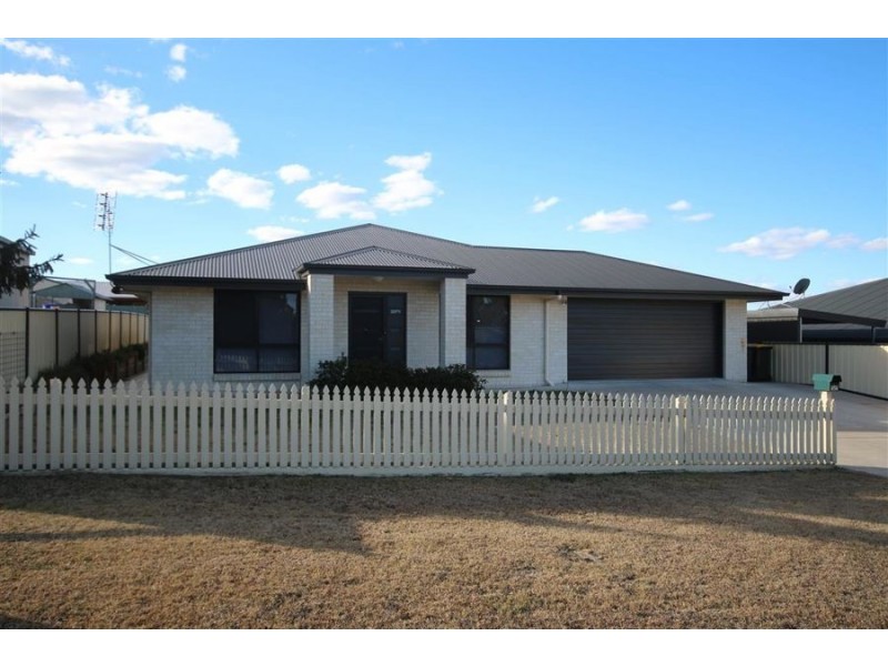 20 Laird Street, Tenterfield NSW 2372