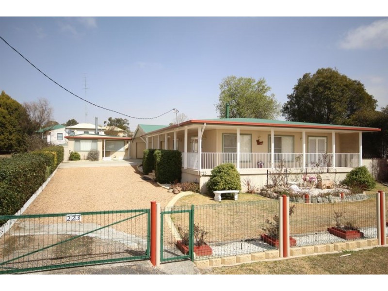 223 Douglas Street, Tenterfield NSW 2372