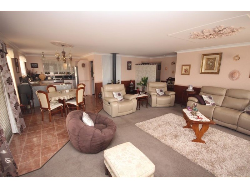 223 Douglas Street, Tenterfield NSW 2372