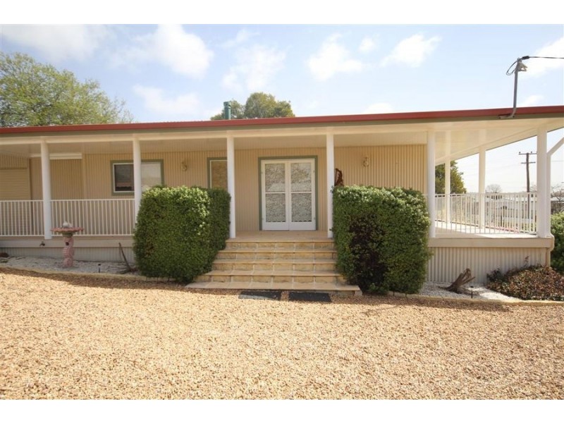 223 Douglas Street, Tenterfield NSW 2372