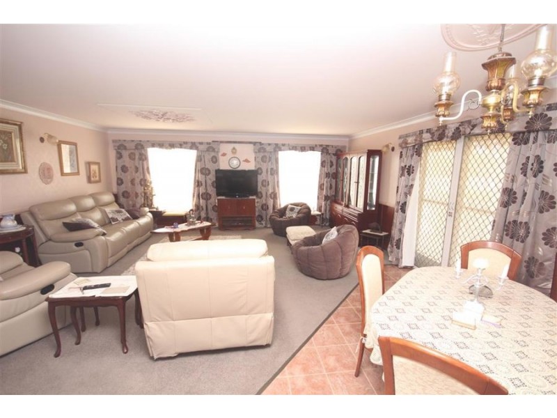 223 Douglas Street, Tenterfield NSW 2372